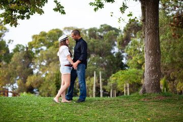 Obraz premium Couple having fun at the park