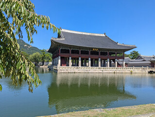 Fototapeta premium Gyeonghoeru in Gyeongbokgung Palace in Seoul