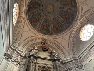 Obraz premium soffitto a volta della chiesa