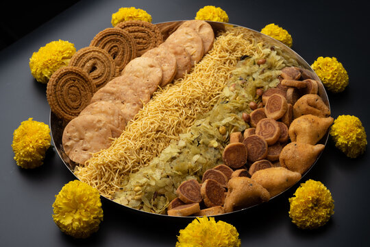 Diwali snacks Diwali faral live sev chakali chivda bakarwadi mathari Festival food items Festival snacks from Maharashtra