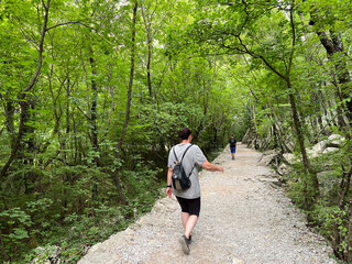 Obraz premium Mountaineering and recreational trails in the Velika Paklenica canyon, Starigrad (Paklenica National Park, Croatia) - Bergsteiger in der Schlucht Velika Paklenica, Starigrad (Nationalpark Paklenica)