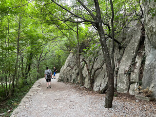 Mountaineering and recreational trails in the Velika Paklenica canyon, Starigrad (Paklenica National Park, Croatia) - Bergsteiger in der Schlucht Velika Paklenica, Starigrad (Nationalpark Paklenica)