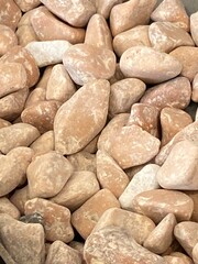 Insieme di ciottoli rossi utilizzati per ristrutturazioni edili