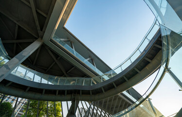 Building structure of pedestrian overpass in commercial center