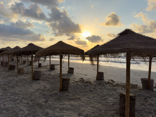 Chiringuito de playa al amanecer