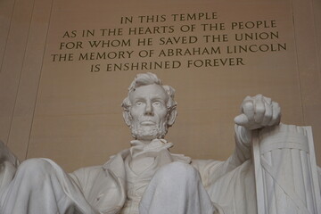 Close Up von Kopf und Gesicht der berühmten Statue des Abraham Lincoln Memorial vor einer...