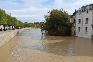 Vend&ocirc;me sous les inondations