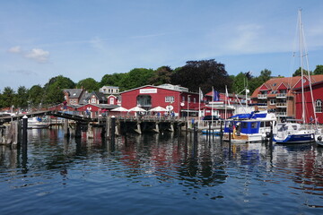 Hafen mit Holzbrücke in Eckernförde
