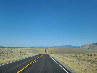 Naklejka premium Scenic Open Road Through Golden Landscape