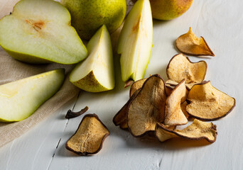 Dried pear slices and ripe pear slices