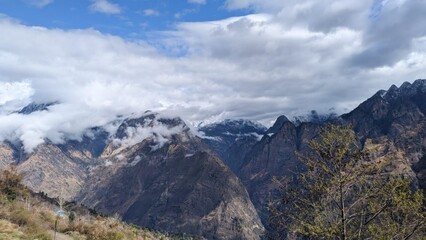 Naklejka premium mountains and clouds