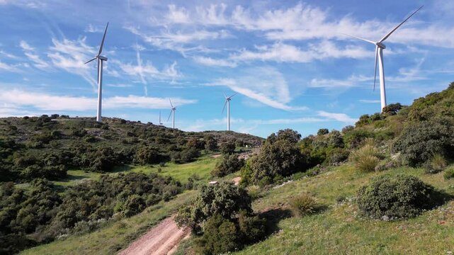 TRACTOR SUBIENDO UNA SIERRA