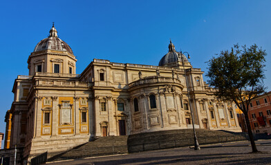 Obraz premium The evening sun falls on the ancient Basiclica Papalle di Santa, Rome, Italy