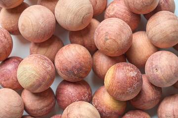 画面いっぱいの木製の球体