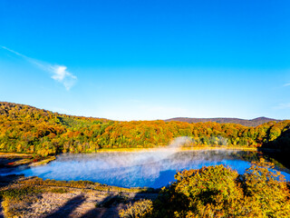 秋の八幡平大沼（秋田県鹿角市）