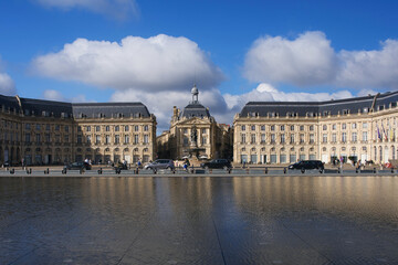 Fototapeta premium Bordeaux,France - October 3, 2024: Miroir d'Eau or water mirror in Bordeaux, France 