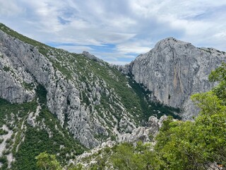 Alpinist rock Anića kuk or Anica kuk cliff in Velika Paklenica canyon, Starigrad (Paklenica National Park, Croatia) - Alpinistenfelsen Anica kuk oder Anica kuk-Klippe in der Schlucht Velika Paklenica