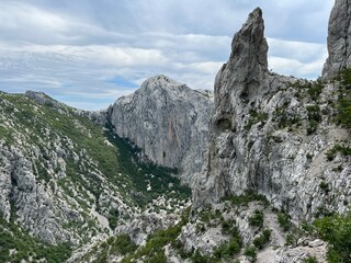 Alpinist rock Anića kuk or Anica kuk cliff in Velika Paklenica canyon, Starigrad (Paklenica National Park, Croatia) - Alpinistenfelsen Anica kuk oder Anica kuk-Klippe in der Schlucht Velika Paklenica