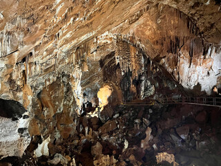 Manita peć cave in Velika Paklenica canyon (Paklenica National Park, Croatia) - Manita pec-Höhle...