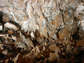 Manita peć cave in Velika Paklenica canyon (Paklenica National Park, Croatia) - Manita pec-Höhle in der Schlucht Velika Paklenica, Starigrad (Nationalpark Paklenica, Kroatien) - Špilja Manita peć