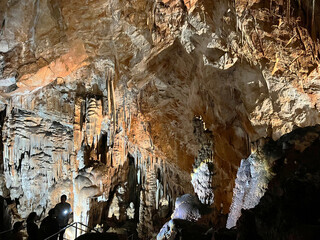 Manita peć cave in Velika Paklenica canyon (Paklenica National Park, Croatia) - Manita pec-Höhle in der Schlucht Velika Paklenica, Starigrad (Nationalpark Paklenica, Kroatien) - Špilja Manita peć