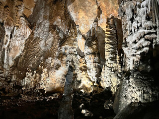 Manita peć cave in Velika Paklenica canyon (Paklenica National Park, Croatia) - Manita pec-Höhle in der Schlucht Velika Paklenica, Starigrad (Nationalpark Paklenica, Kroatien) - Špilja Manita peć