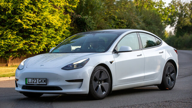 White Tesla Images Browse 3 632 Stock Photos Vectors and Video Adobe Stock