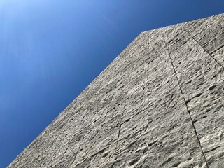 石の壁と青空の美しい背景素材