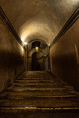 Obraz premium A dark, narrow hallway with a single light shining down on it