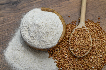 Mąka z kaszy gryczanej, bezglutenowa mielona mąka  © Paweł Kacperek