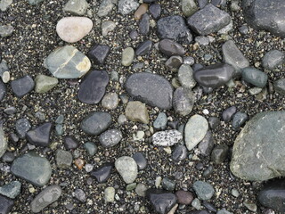 海辺、波打ち際の石。日本 神奈川県 小田原市 御幸が浜海岸。Stones on the beach by the waves. Beach of Miyukigahama, Odawara City, Kanagawa Prefecture, Japan.