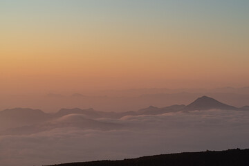 雲海が出現した美しい夜明け　渋峠