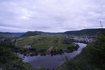 Die Moselschleife in Bremm