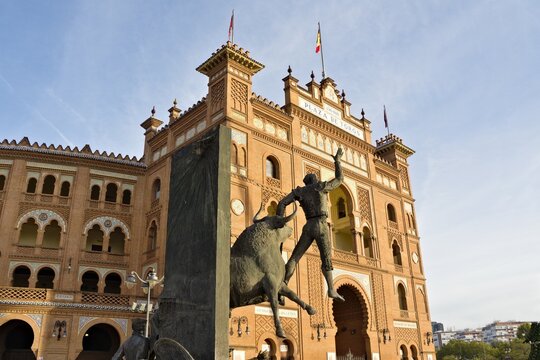 view of the las ventas bullring in madrid with the statue of jose cubero yiyo in the foreground