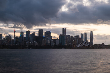 Fototapeta premium Skyline of Sydney as seen from Cremorne Point during spectacular sunset with vivid clouds and lush colours (Sydney, Australia)