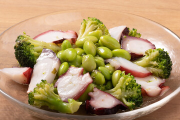 タコとブロッコリー　枝豆のバジルサラダ