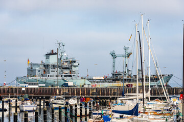 Kiel, Deutschland, 18. Okt. 2024 herbstliche Impressionen vom Kieler Hafen entlang der Kiellinie