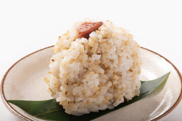 麦いり　おむすび（梅干し）