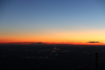 Coucher de soleil et comète