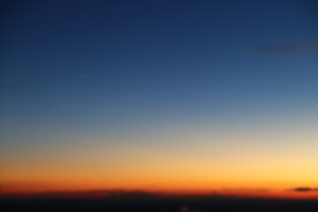 Coucher de soleil et comète