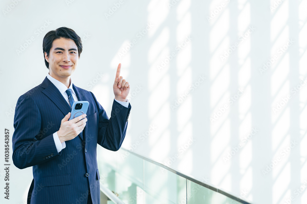 Aufkleber スマホ、おすすめ、アプリ、スマートフォン、広告、男性、ビジネスパーソン、ビジネスマン、ビジネス、メール、クラウド、モバイル、IoT、IT、DX、デジタル、データ、SNS、紹介、ガイド、案内、経営、金融、マネー、アドバイザー、コンサル、説明、コピースペース、若い、日本人、仕事、システム、マッチング、人材、求人、採用、ナンバーワン、営業、宣伝、webサイト、インターネット、オンライン、検索、誘導、AI