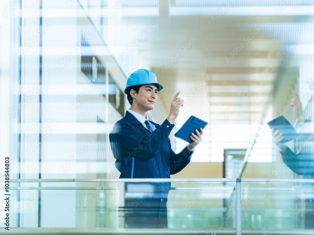 Poster エンジニア、作業員、建設、設計、メンテナンス、点検、検査、ビルメン、ゼネコン、DX、IIoT、確認、チェック、工事、耐震、タブレット、仕事、男性、日本人、安全、ヘルメット、作業服、ビル、建物、建築士、設計士、内装、解体、技術者、指さし、IT、開発、データ、見学、訪問、注文、発注、入札、オフィス、人材、工場、製造業、物流、産業、工務店、職人、修理、業者、インフラ、人物
