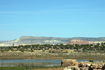 Beautiful view of the red rocks at Ghost Ranch from the boat launch area at Army Corps of Engineers’ Abiquiu Lake in northern New Mexico, USA