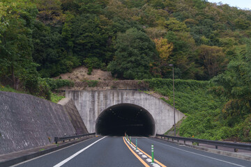 高速道路のトンネルの素材