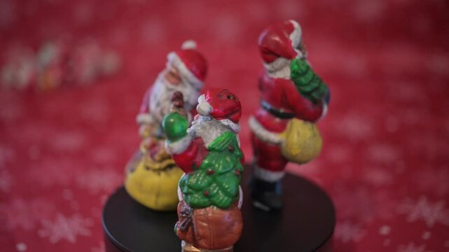 pupazzetti raffiguranti Babbo Natale