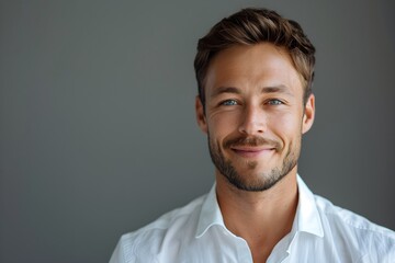 Obraz premium A close up of a man wearing a white shirt