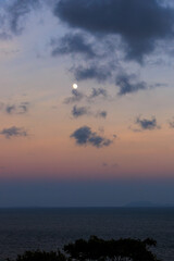 空には月も上がっている。
伊豆半島の最南端、あいあい岬の太平洋を見渡す展望台にあるカフェ。
夕陽が美しい。
静岡県伊豆半島賀茂郡南伊豆町入間あいあい岬-2024
