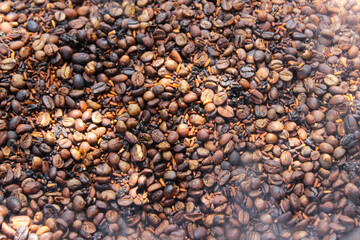 Roast coffee beans with faint smoke. Roast coffee beans before blending or grinding them to make fresh coffee.