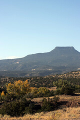 Obraz premium View of Cerro Pedernal, a distinctive northern New Mexico landmark, from the edge of Cañones Creek