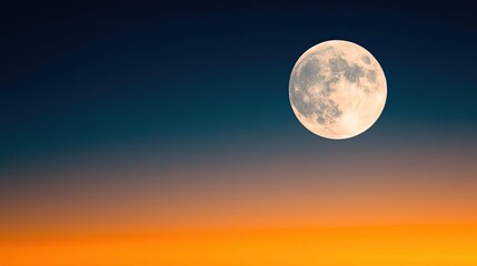 Obraz premium A beautiful full moon shining in the night sky, surrounded by a gradient of dark blue and orange hues, creating a serene and tranquil atmosphere.